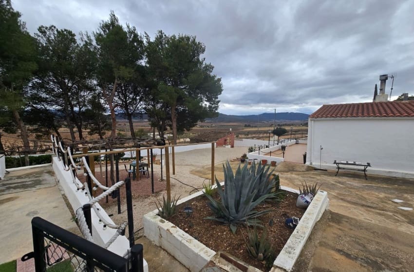 4 makuuhuone Maalaistalo myytävänä paikassa Yecla mukana uima-altaan - 194 995 € (Ref: 9599815)