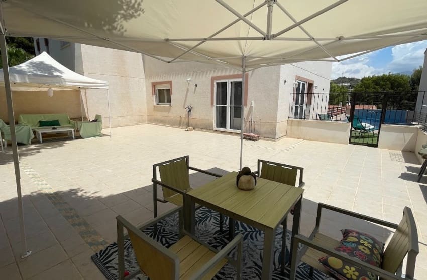 4 bedroom Villa for sale in Alfaz del Pi / L'Alfas del Pi with pool - € 398,000 (Ref: 9601524)