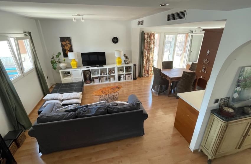 4 bedroom Villa for sale in Alfaz del Pi / L'Alfas del Pi with pool - € 398,000 (Ref: 9601524)