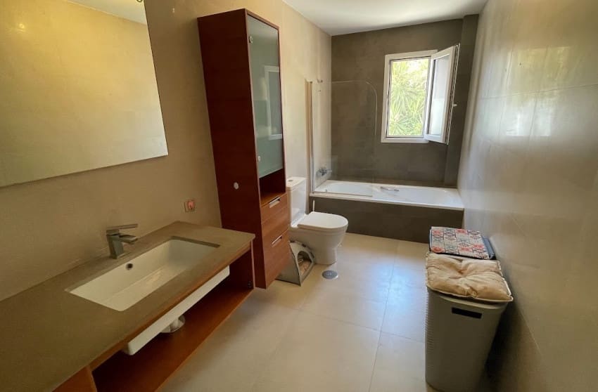 4 bedroom Villa for sale in Alfaz del Pi / L'Alfas del Pi with pool - € 398,000 (Ref: 9601524)