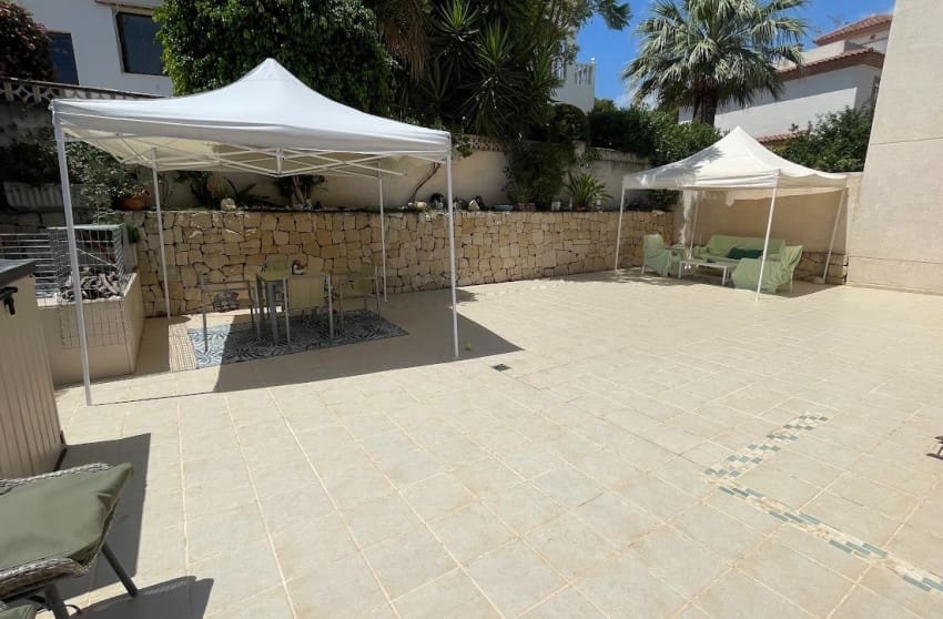 4 bedroom Villa for sale in Alfaz del Pi / L'Alfas del Pi with pool - € 398,000 (Ref: 9601524)