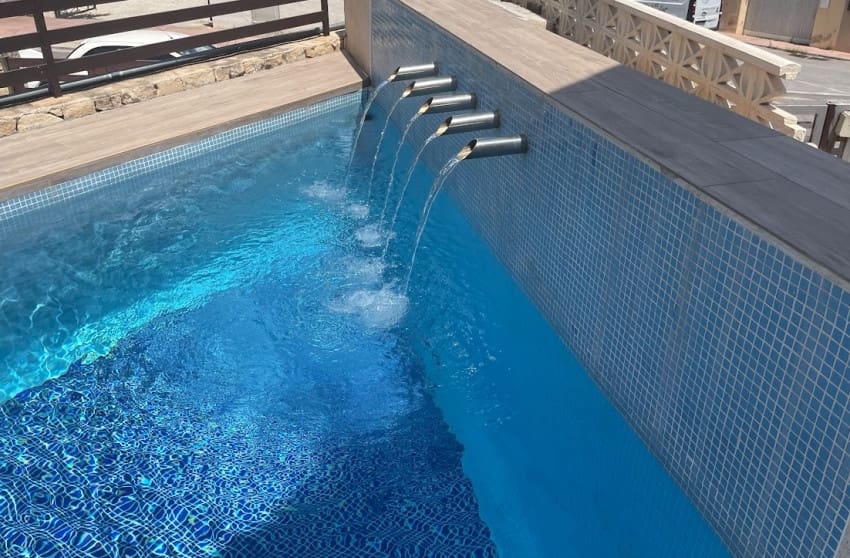 4 bedroom Villa for sale in Alfaz del Pi / L'Alfas del Pi with pool - € 398,000 (Ref: 9601524)