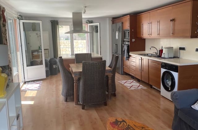 4 bedroom Villa for sale in Pueblo - Urbanizaciones, Alfaz del Pi / L'Alfàs del Pi with pool - € 398,000 (Ref: 9601524)