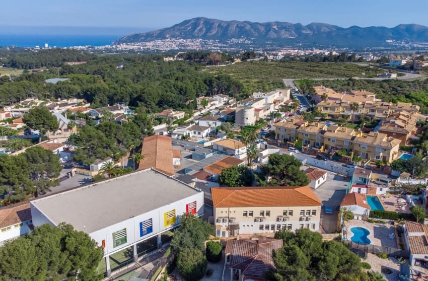 4 bedroom Villa for sale in Alfaz del Pi / L'Alfas del Pi with pool - € 398,000 (Ref: 9601524)