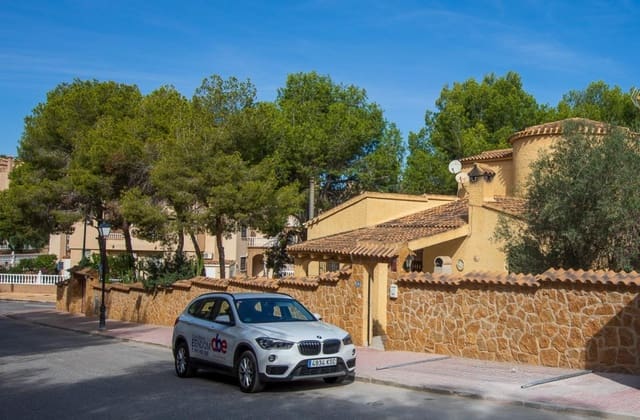 6 sypialnia Willa na sprzedaż w Villamartin, Orihuela z basenem - 450 000 € (Ref: 9601525)