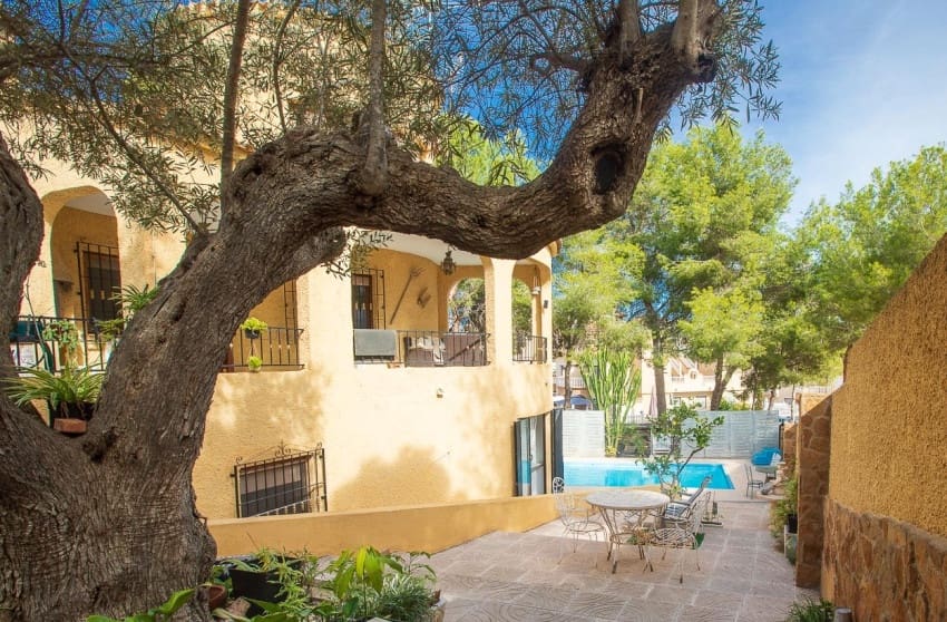 6 sypialnia Willa na sprzedaż w Villamartin z basenem - 450 000 € (Ref: 9601525)