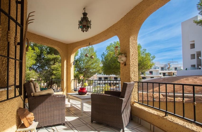 6 sypialnia Willa na sprzedaż w Villamartin z basenem - 450 000 € (Ref: 9601525)