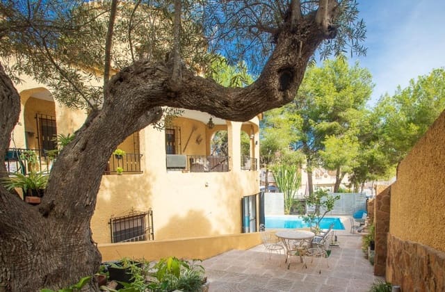 6 sypialnia Willa na sprzedaż w Villamartin, Orihuela z basenem - 450 000 € (Ref: 9601525)