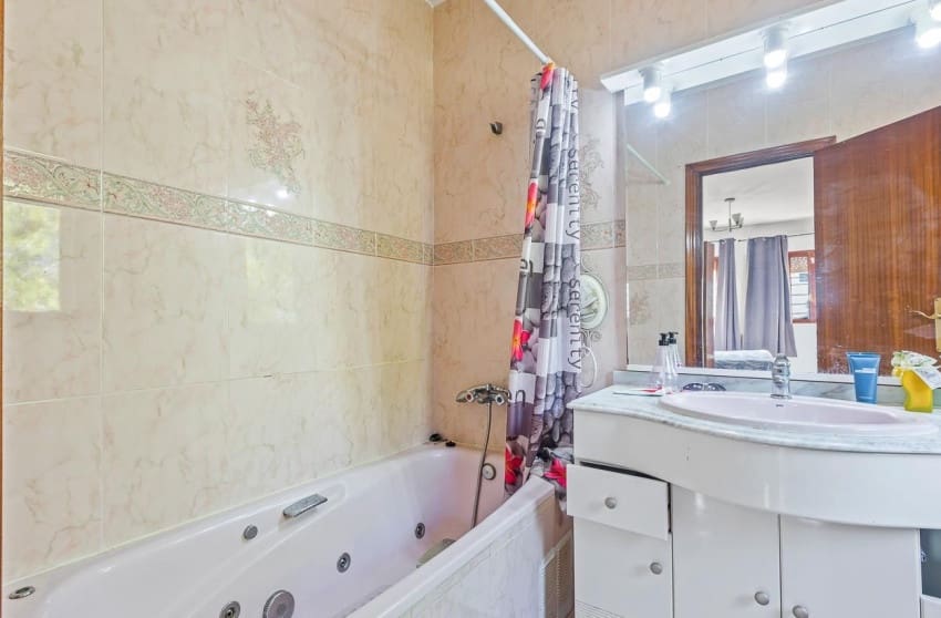 6 sypialnia Willa na sprzedaż w Villamartin z basenem - 450 000 € (Ref: 9601525)