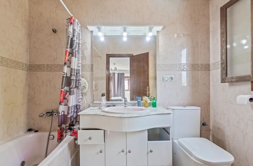 6 sypialnia Willa na sprzedaż w Villamartin z basenem - 450 000 € (Ref: 9601525)