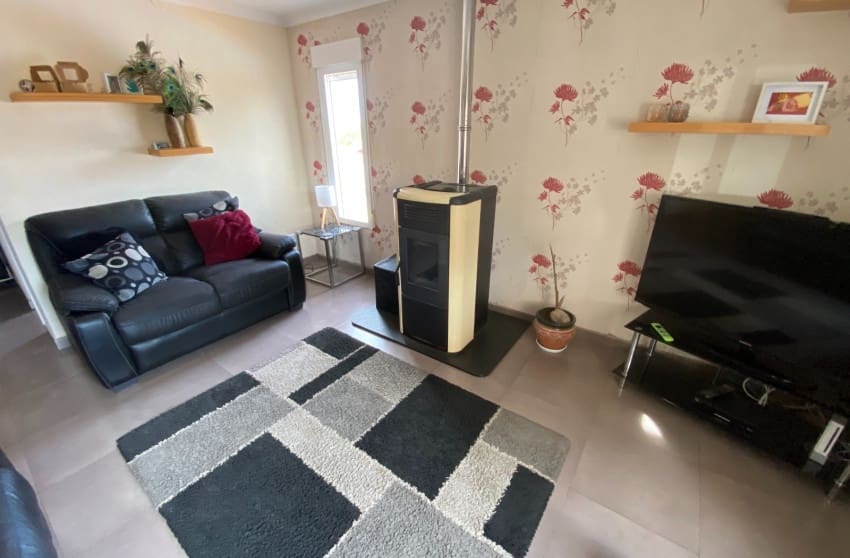 5 bedroom Villa for sale in Sax with pool - € 375,000 (Ref: 9601528)