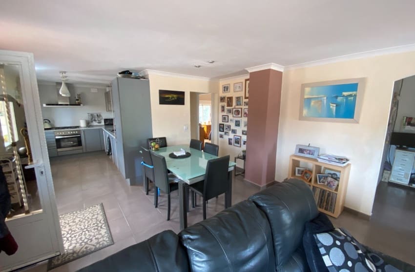 5 bedroom Villa for sale in Sax with pool - € 375,000 (Ref: 9601528)