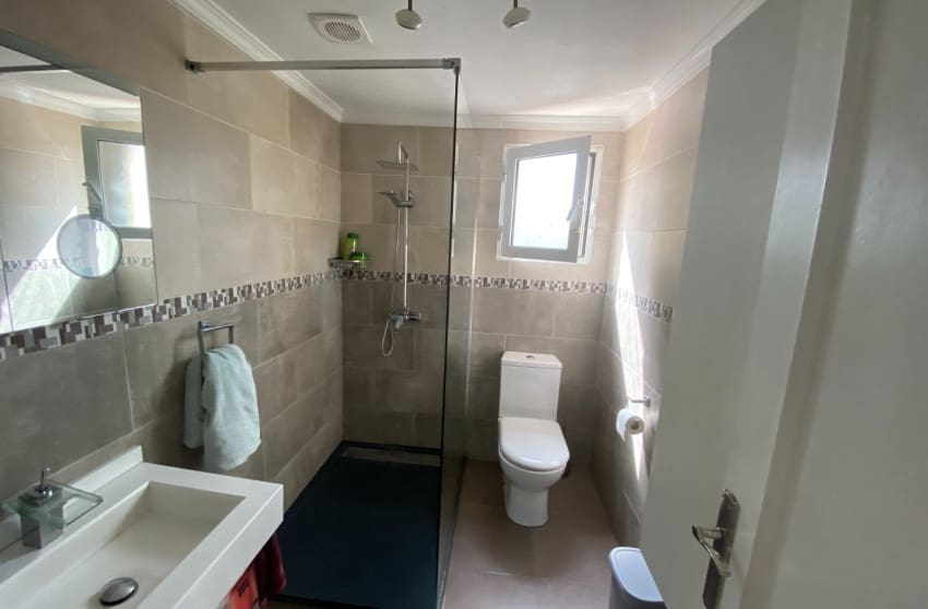 5 bedroom Villa for sale in Sax with pool - € 375,000 (Ref: 9601528)