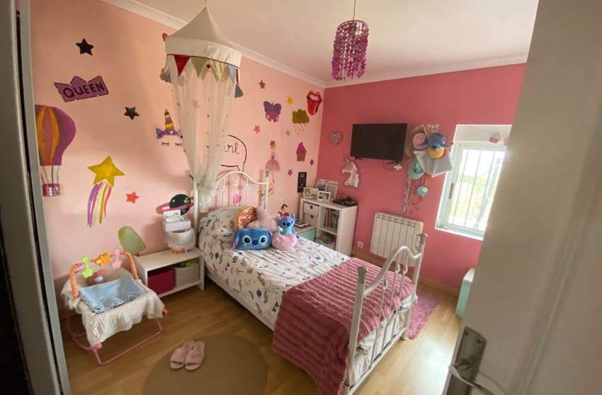 5 bedroom Villa for sale in Sax with pool - € 375,000 (Ref: 9601528)