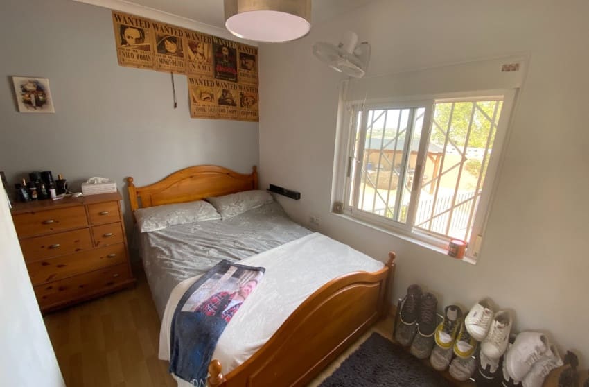 5 bedroom Villa for sale in Sax with pool - € 375,000 (Ref: 9601528)