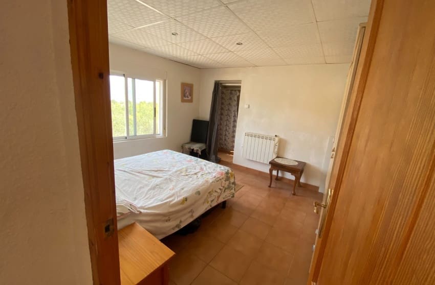 5 bedroom Villa for sale in Sax with pool - € 375,000 (Ref: 9601528)