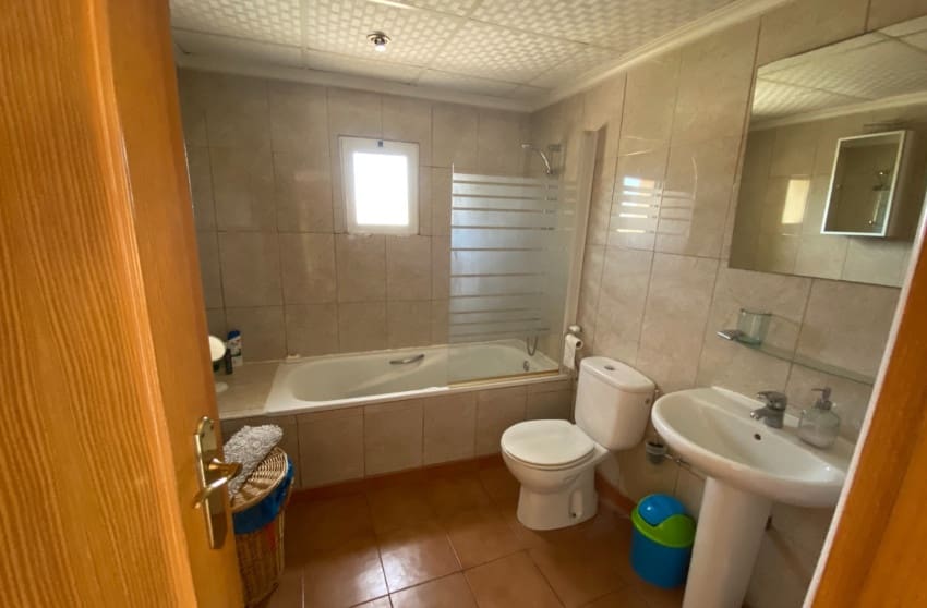 5 bedroom Villa for sale in Sax with pool - € 375,000 (Ref: 9601528)