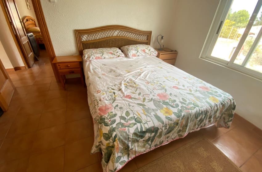 5 bedroom Villa for sale in Sax with pool - € 375,000 (Ref: 9601528)