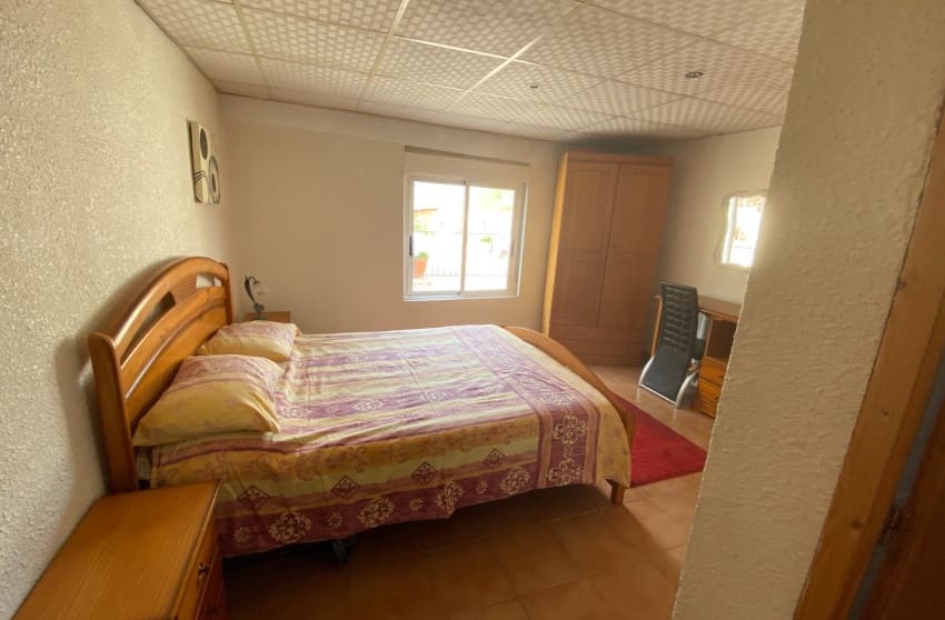 5 bedroom Villa for sale in Sax with pool - € 375,000 (Ref: 9601528)