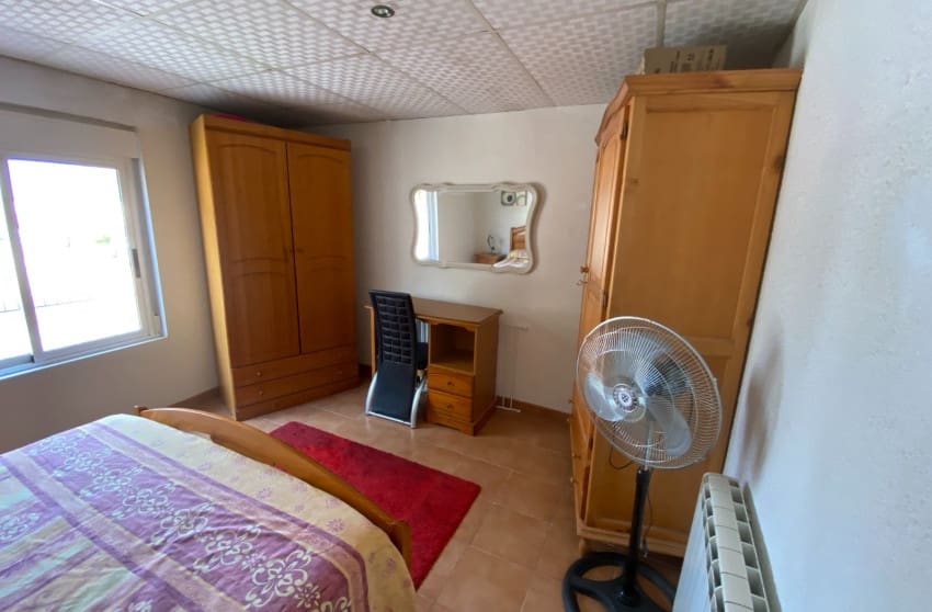 5 bedroom Villa for sale in Sax with pool - € 375,000 (Ref: 9601528)