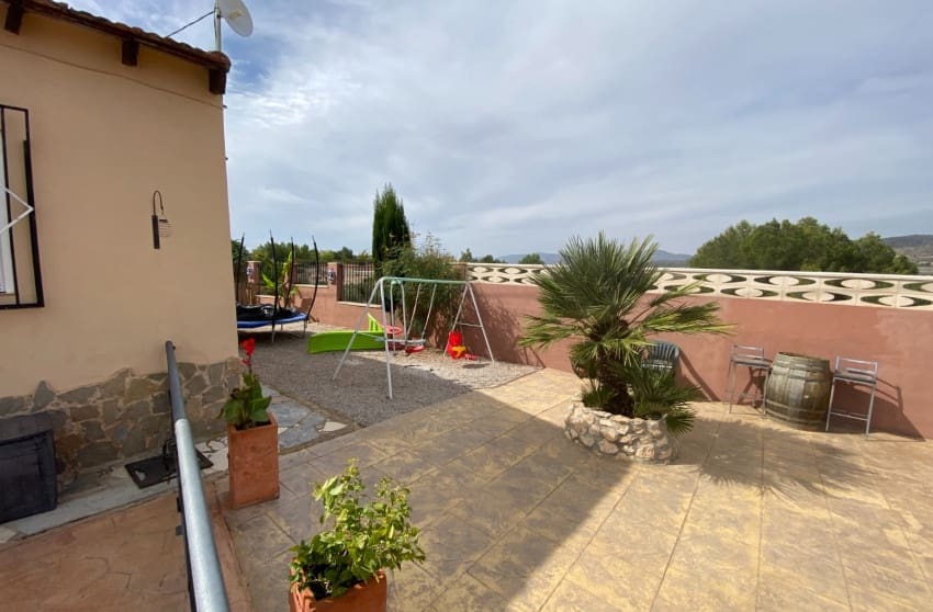 5 bedroom Villa for sale in Sax with pool - € 375,000 (Ref: 9601528)