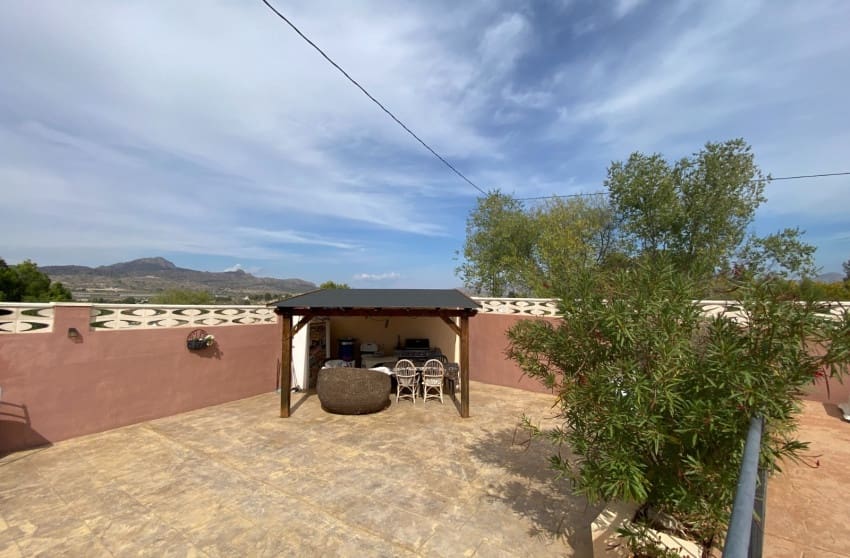 5 bedroom Villa for sale in Sax with pool - € 375,000 (Ref: 9601528)