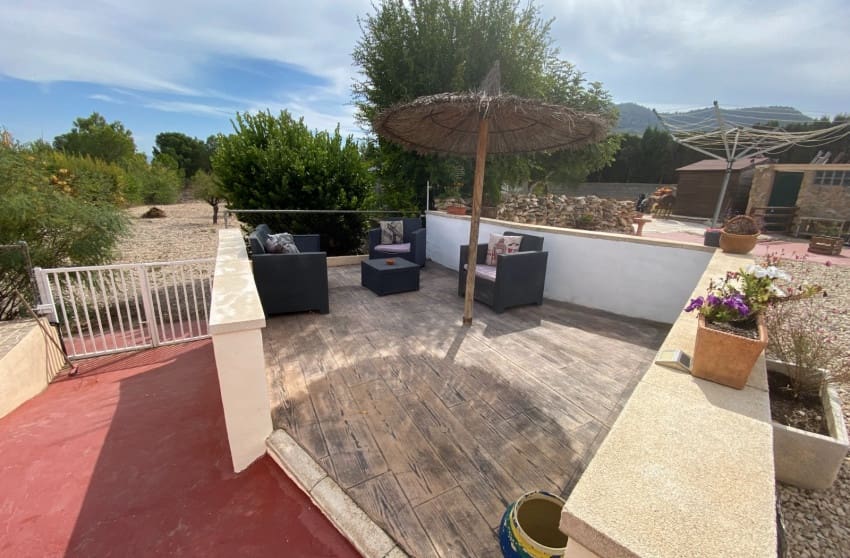 5 bedroom Villa for sale in Sax with pool - € 375,000 (Ref: 9601528)