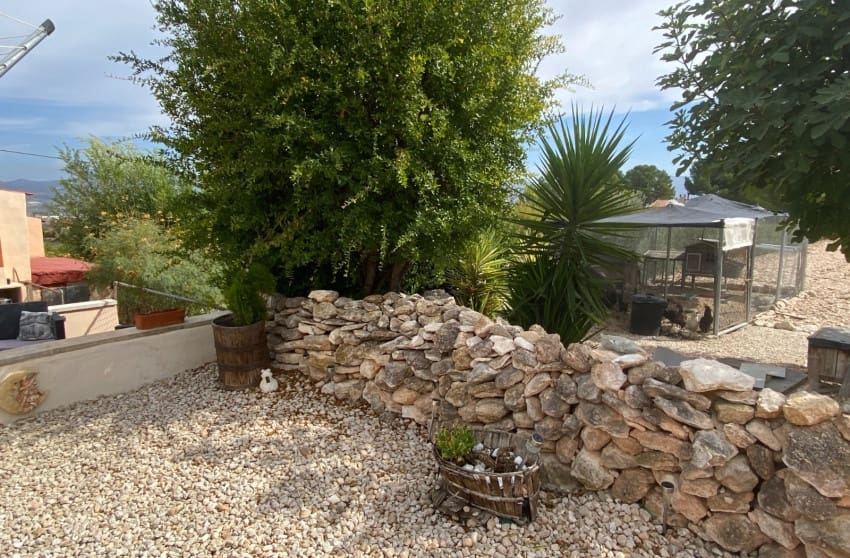 5 bedroom Villa for sale in Sax with pool - € 375,000 (Ref: 9601528)