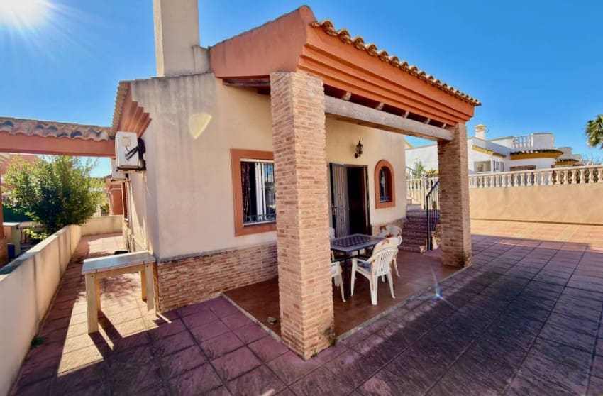 2 makuuhuone Huvila myytävänä paikassa El Raso mukana uima-altaan - 199 995 € (Ref: 9601533)