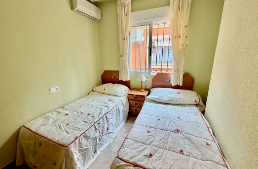 2 Zimmer Villa zu verkaufen in Guardamar del Segura mit Pool - 180.000 € (Ref: 9601533)