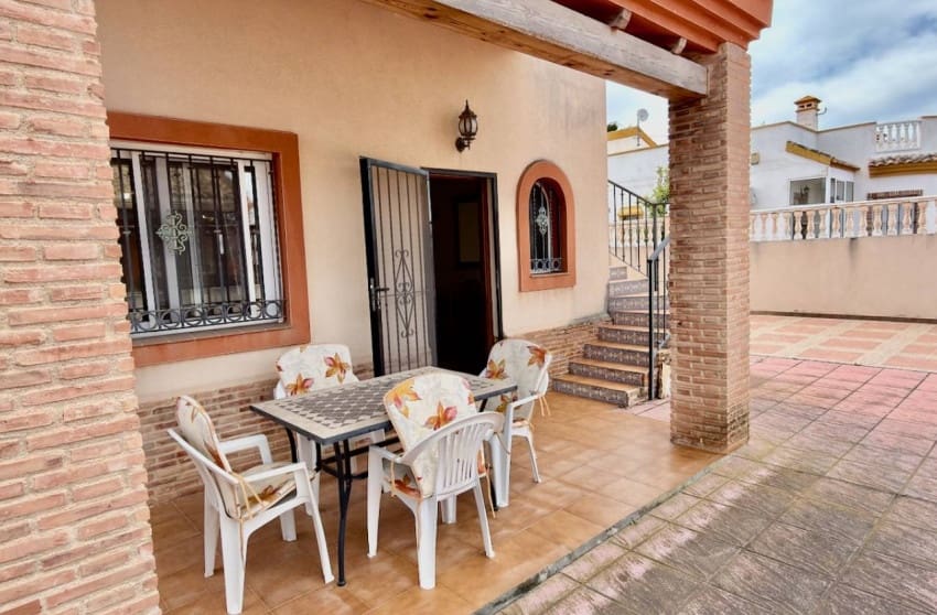 2 Zimmer Villa zu verkaufen in Guardamar del Segura mit Pool - 180.000 € (Ref: 9601533)