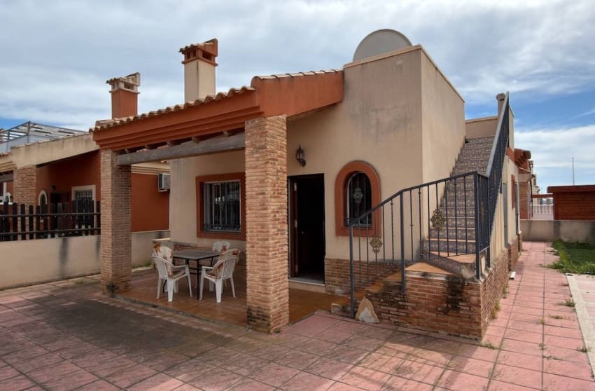2 Zimmer Villa zu verkaufen in Guardamar del Segura mit Pool - 180.000 € (Ref: 9601533)