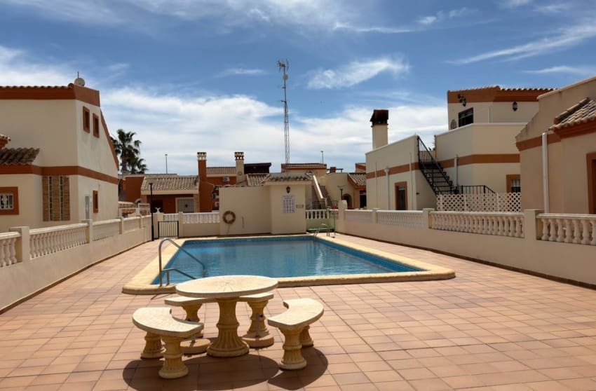 2 Zimmer Villa zu verkaufen in Guardamar del Segura mit Pool - 180.000 € (Ref: 9601533)