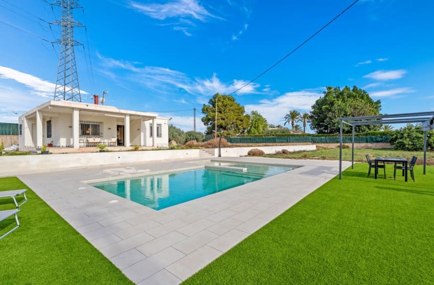 Chalet de 3 habitaciones en Elche / Elx en venta con piscina - 385.000 € (Ref: 9601536)