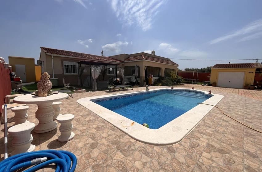 3 makuuhuone Maalaistalo myytävänä paikassa Fortuna mukana uima-altaan - 275 000 € (Ref: 9601542)