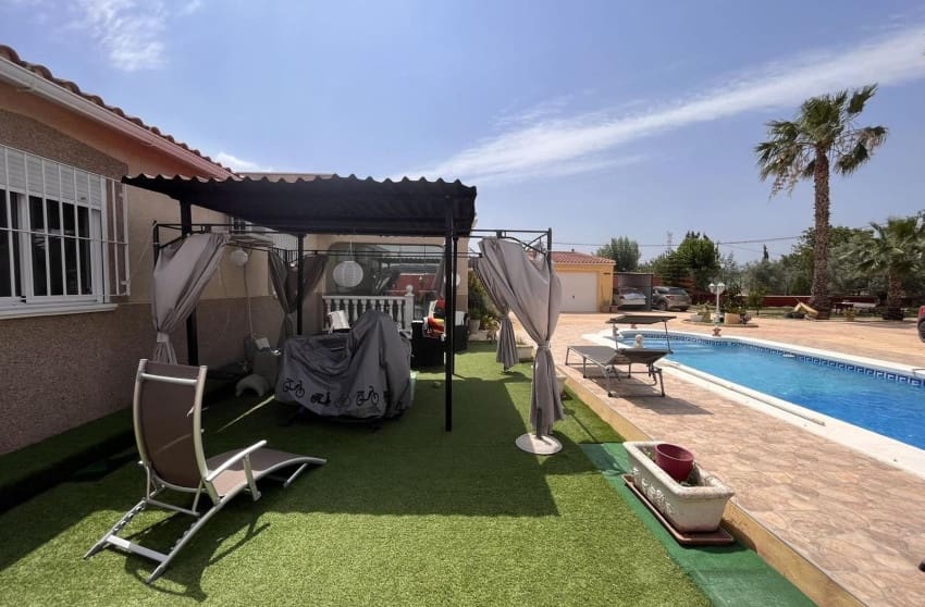 3 makuuhuone Maalaistalo myytävänä paikassa Fortuna mukana uima-altaan - 275 000 € (Ref: 9601542)