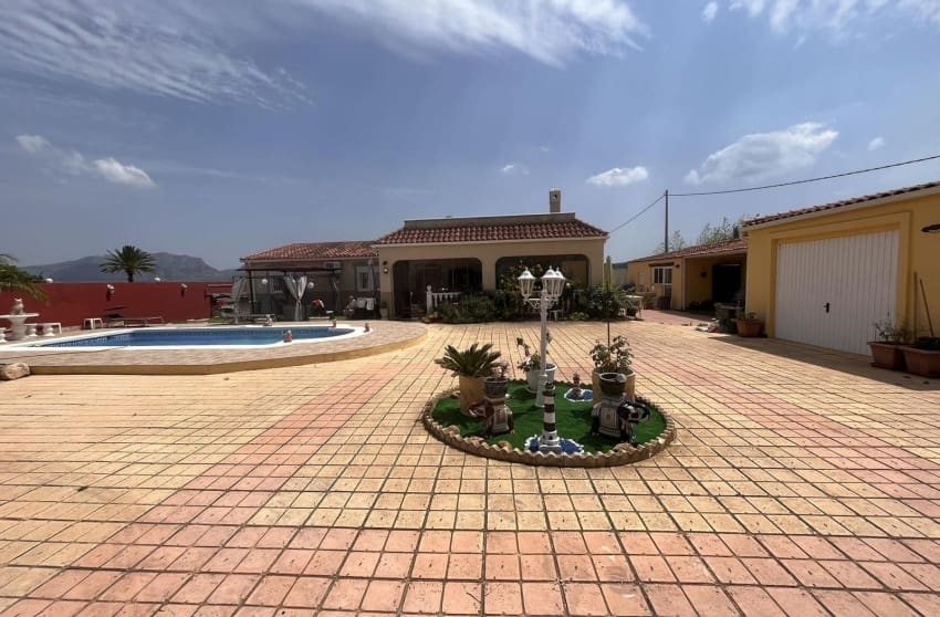 3 makuuhuone Maalaistalo myytävänä paikassa Fortuna mukana uima-altaan - 275 000 € (Ref: 9601542)