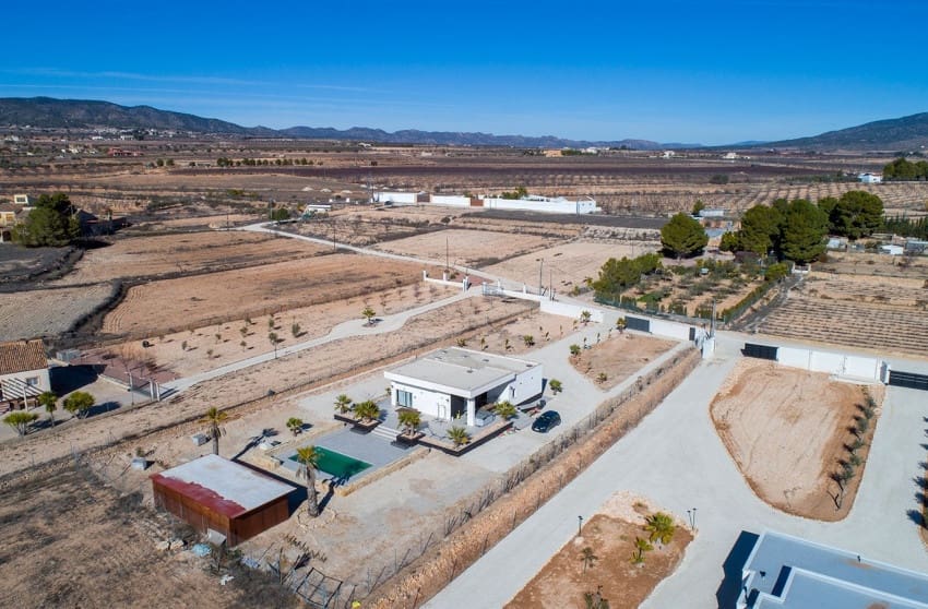 4 bedroom Villa for sale in Pinoso with pool - € 478,000 (Ref: 9601544)