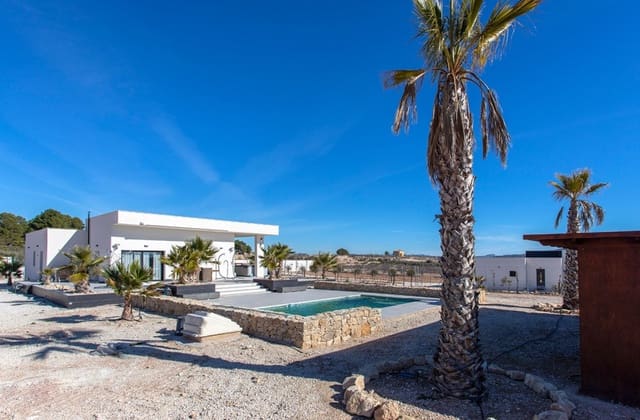 4 bedroom Villa for sale in Pinoso with pool - € 478,000 (Ref: 9601544)