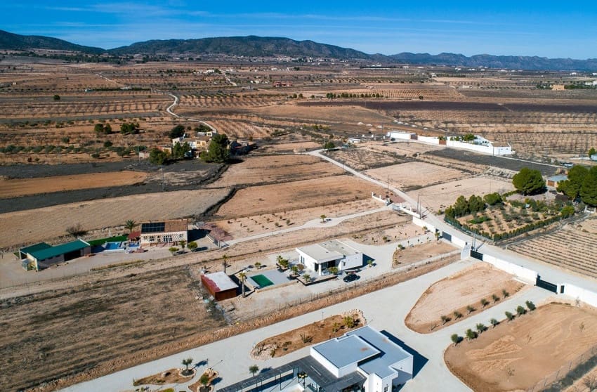 4 bedroom Villa for sale in Pinoso with pool - € 478,000 (Ref: 9601544)