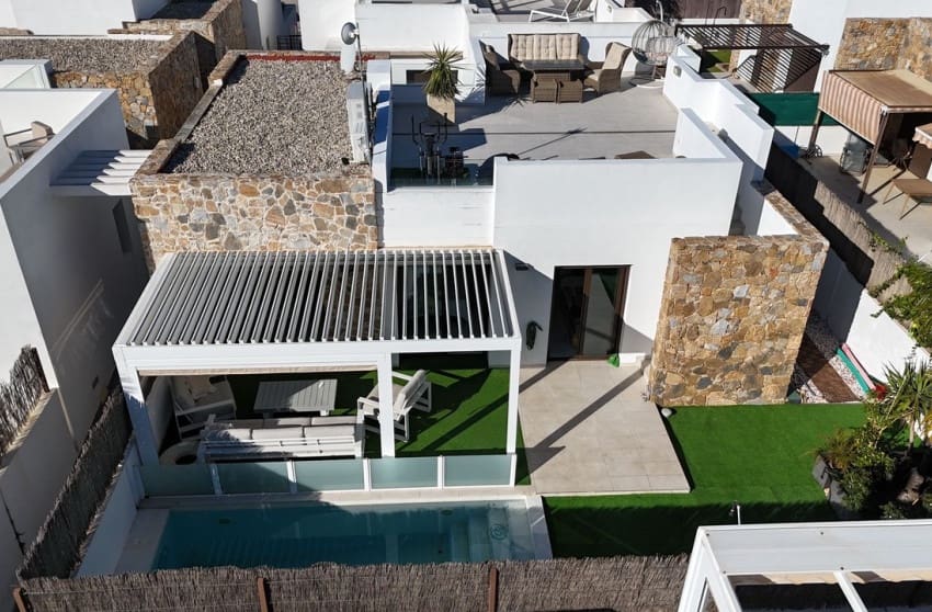 3 bedroom Villa for sale in Cabo Roig with pool - € 360,000 (Ref: 9645614)