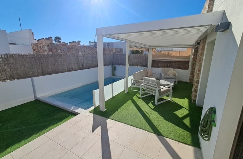 3 bedroom Villa for sale in Cabo Roig with pool - € 360,000 (Ref: 9645614)