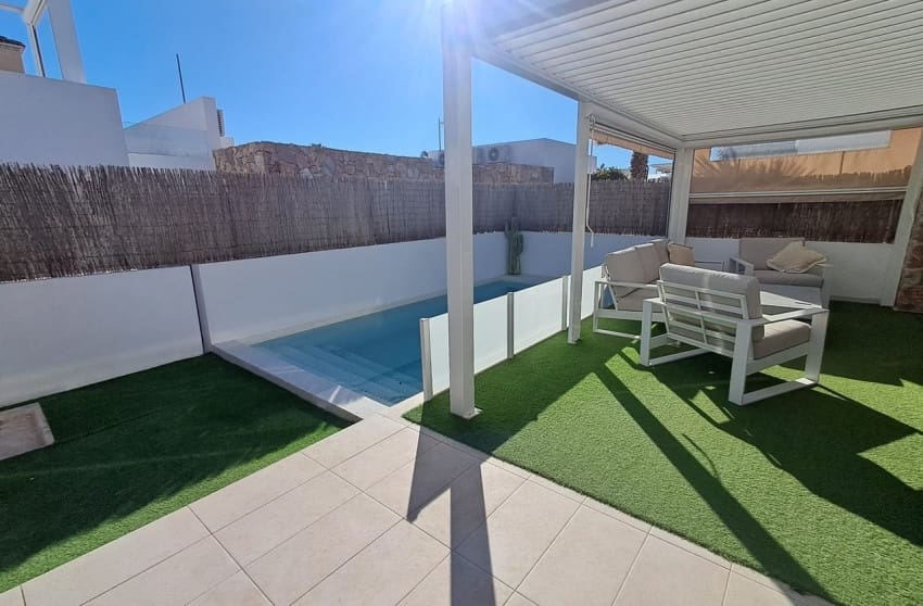 3 bedroom Villa for sale in Cabo Roig with pool - € 360,000 (Ref: 9645614)
