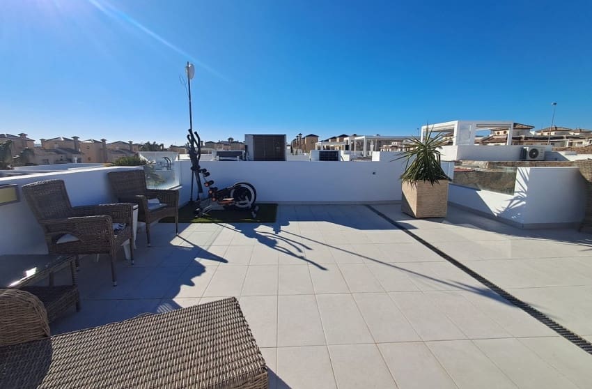 3 bedroom Villa for sale in Cabo Roig with pool - € 360,000 (Ref: 9645614)
