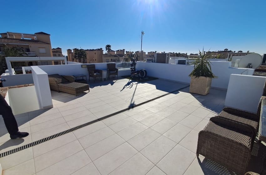 3 bedroom Villa for sale in Cabo Roig with pool - € 360,000 (Ref: 9645614)