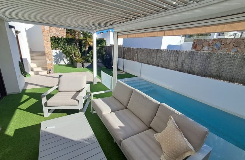 3 bedroom Villa for sale in Cabo Roig with pool - € 360,000 (Ref: 9645614)