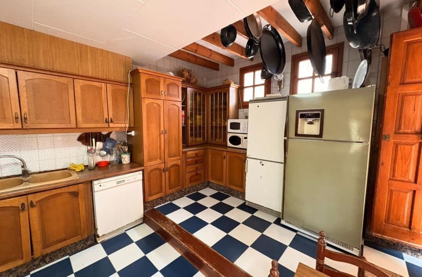 4 sypialnia Willa na sprzedaż w Sax z basenem - 315 000 € (Ref: 9645617)