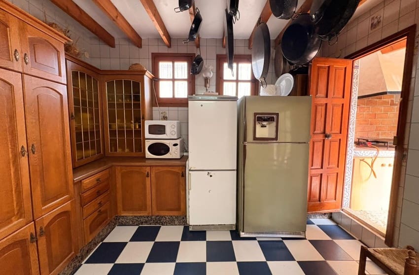 4 sypialnia Willa na sprzedaż w Sax z basenem - 315 000 € (Ref: 9645617)