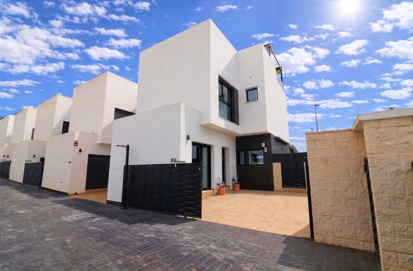 3 quarto Moradia para venda em Benijofar com piscina - 399 950 € (Ref: 9676497)