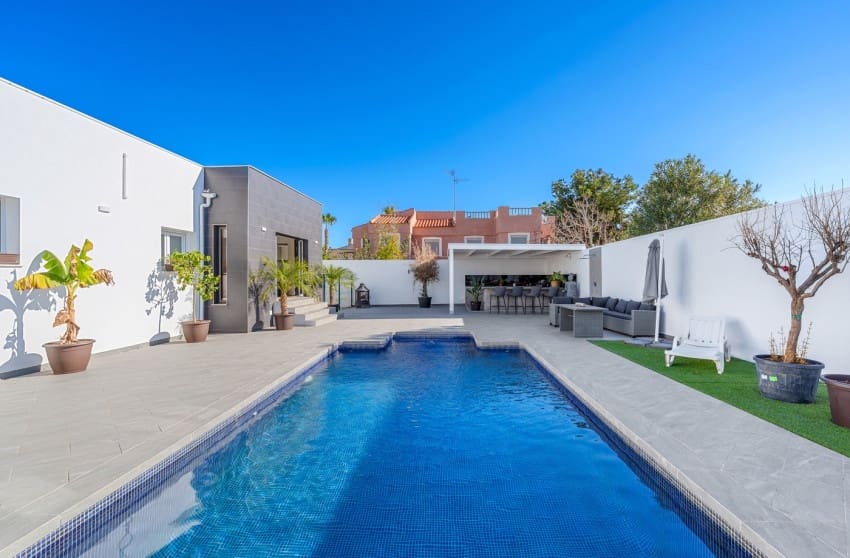 Chalet de 5 habitaciones en Ciudad Quesada en venta con piscina - 498.000 € (Ref: 9676500)